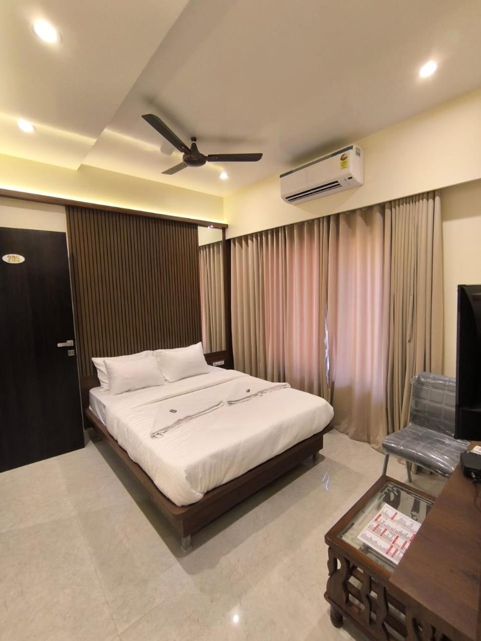 Hotel Sharan Residency Navi Mumbai Esterno foto