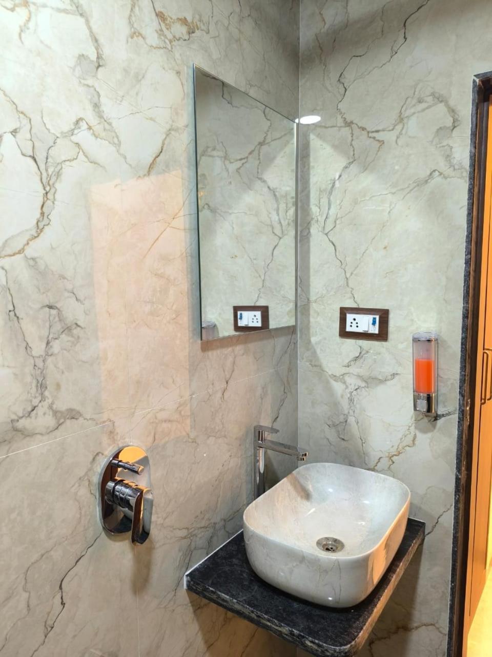 Hotel Sharan Residency Navi Mumbai Esterno foto