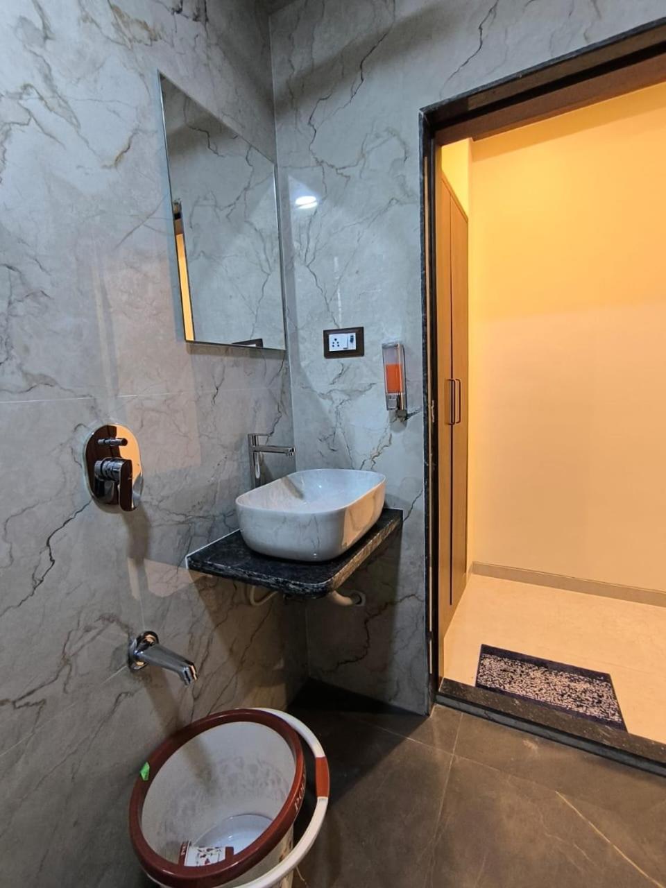 Hotel Sharan Residency Navi Mumbai Esterno foto